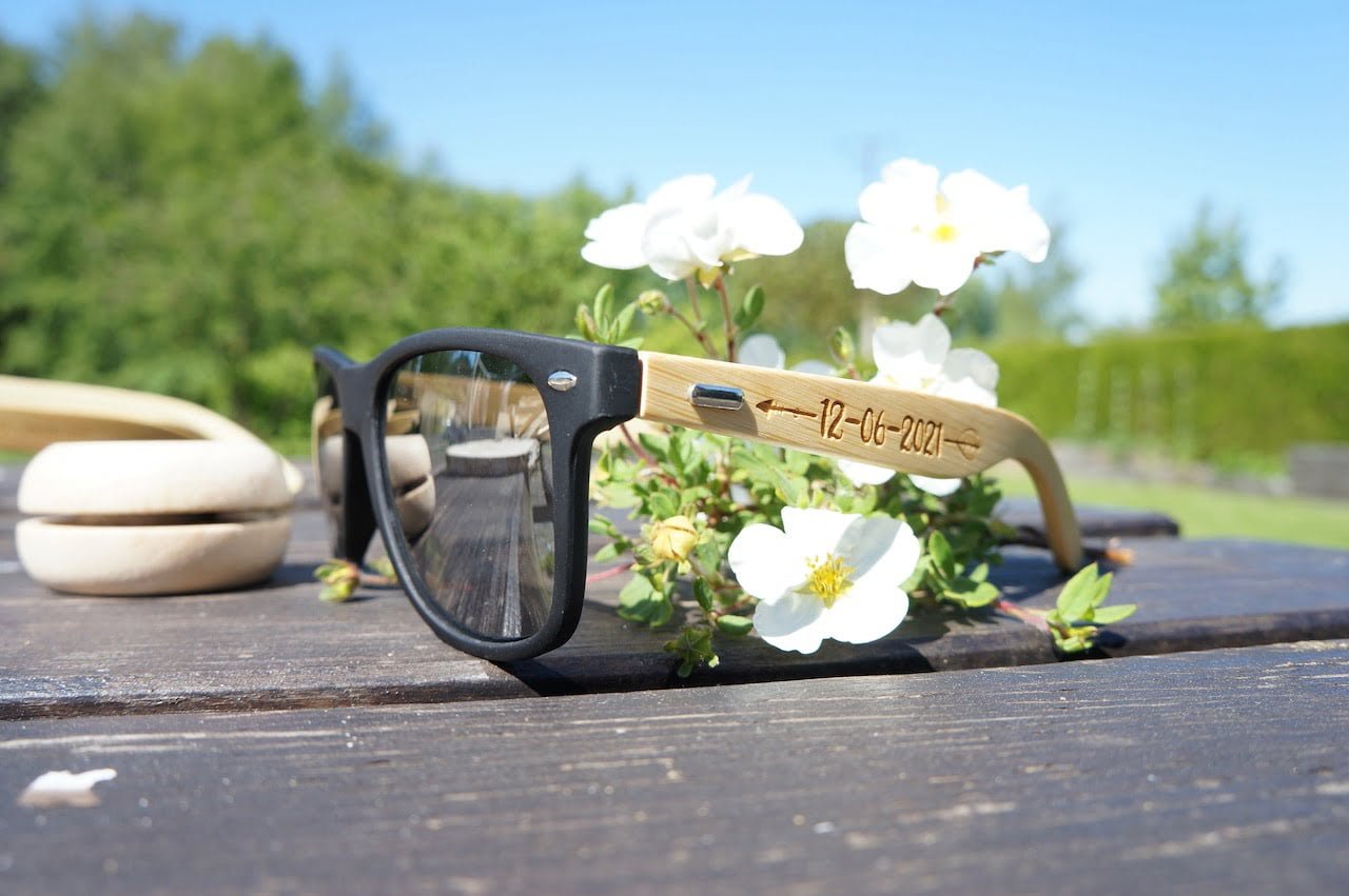 Lunettes personnalis es en bois cadeau id al pour Mariage EVJF